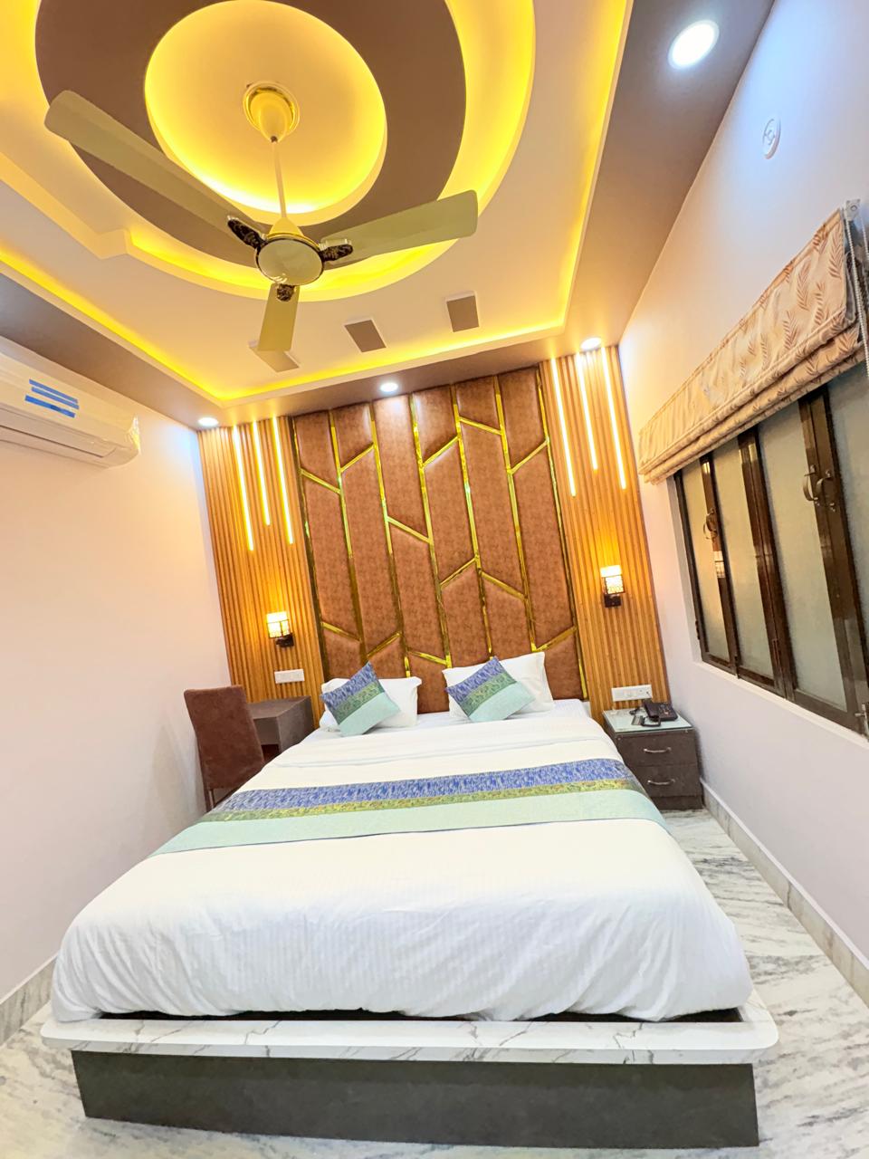 Hotel Stay near Ghats & Temples